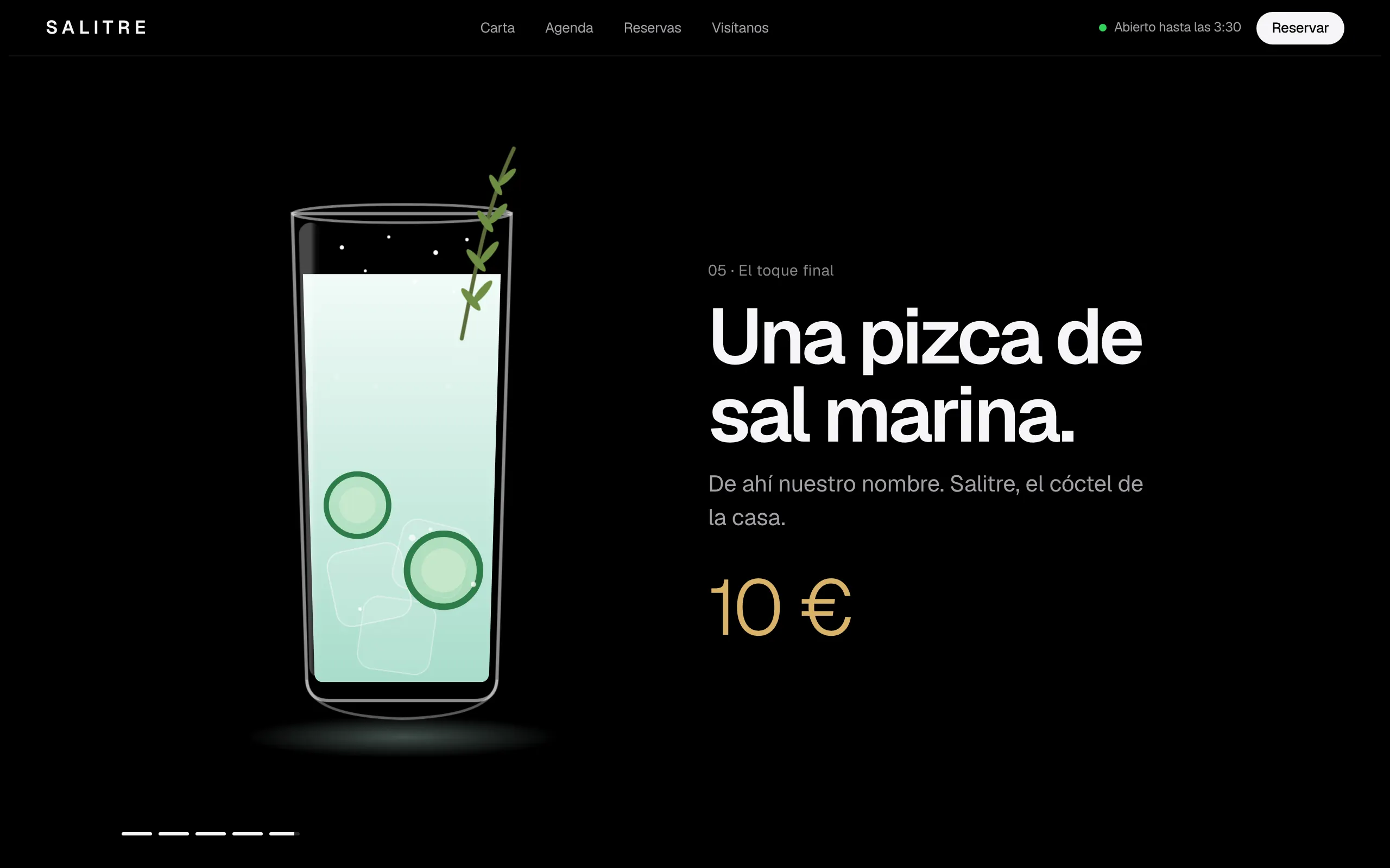 Portada de la web de Salitre: un vaso de cóctel que se llena al hacer scroll